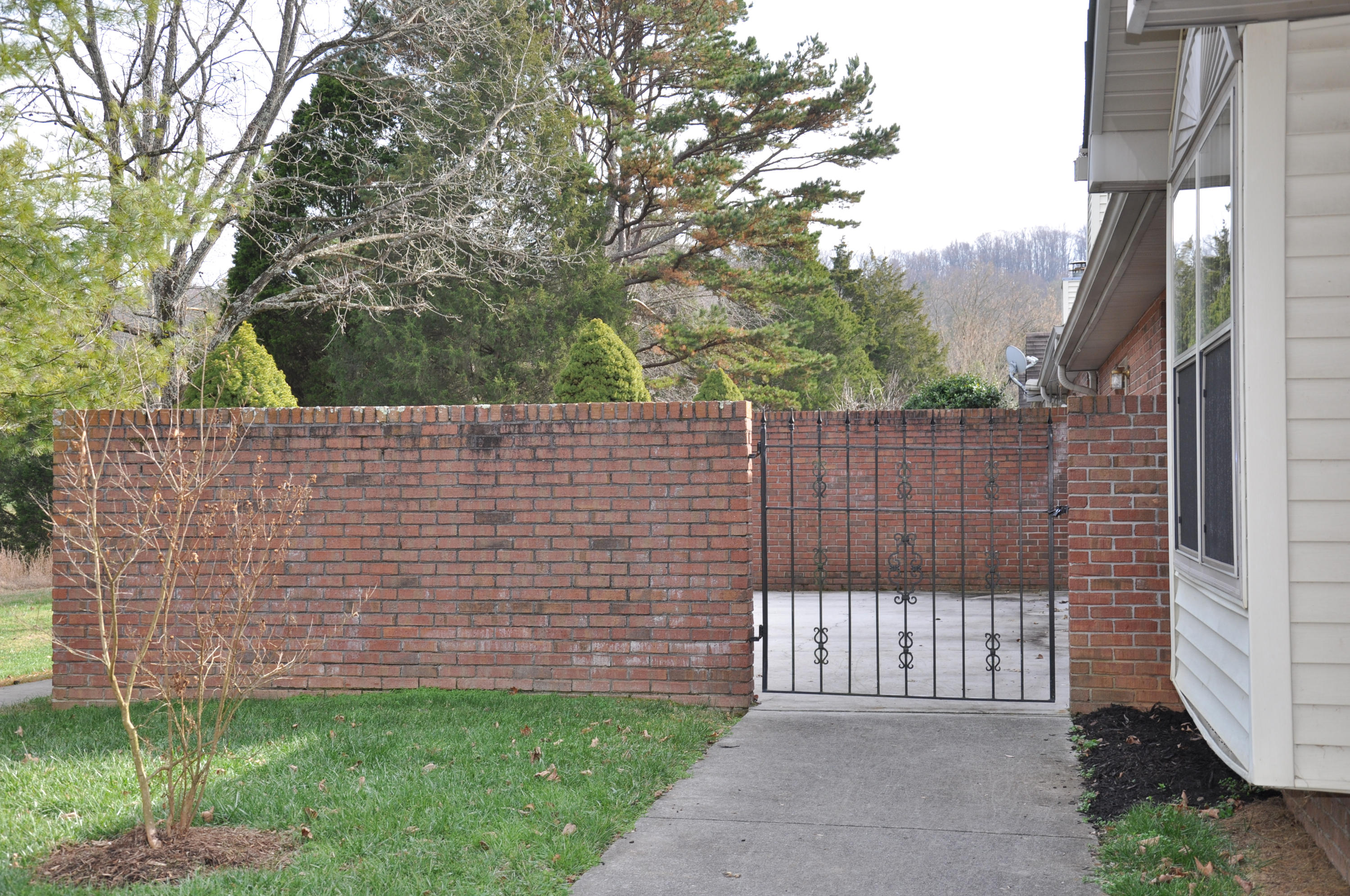3116 Cunningham Road, Unit B5 Knoxville, TN 37918 - Photo 11 of 20 private, gated patio
