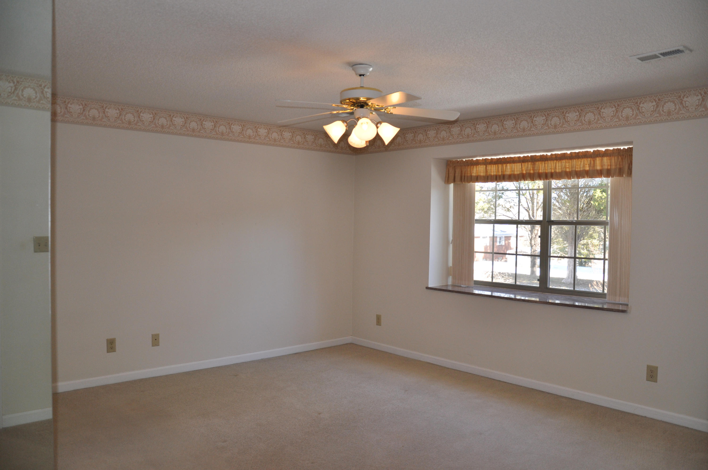 3116 Cunningham Road, Unit B5 Knoxville, TN 37918 - Photo 18 of 20 large, bright Master bedroom