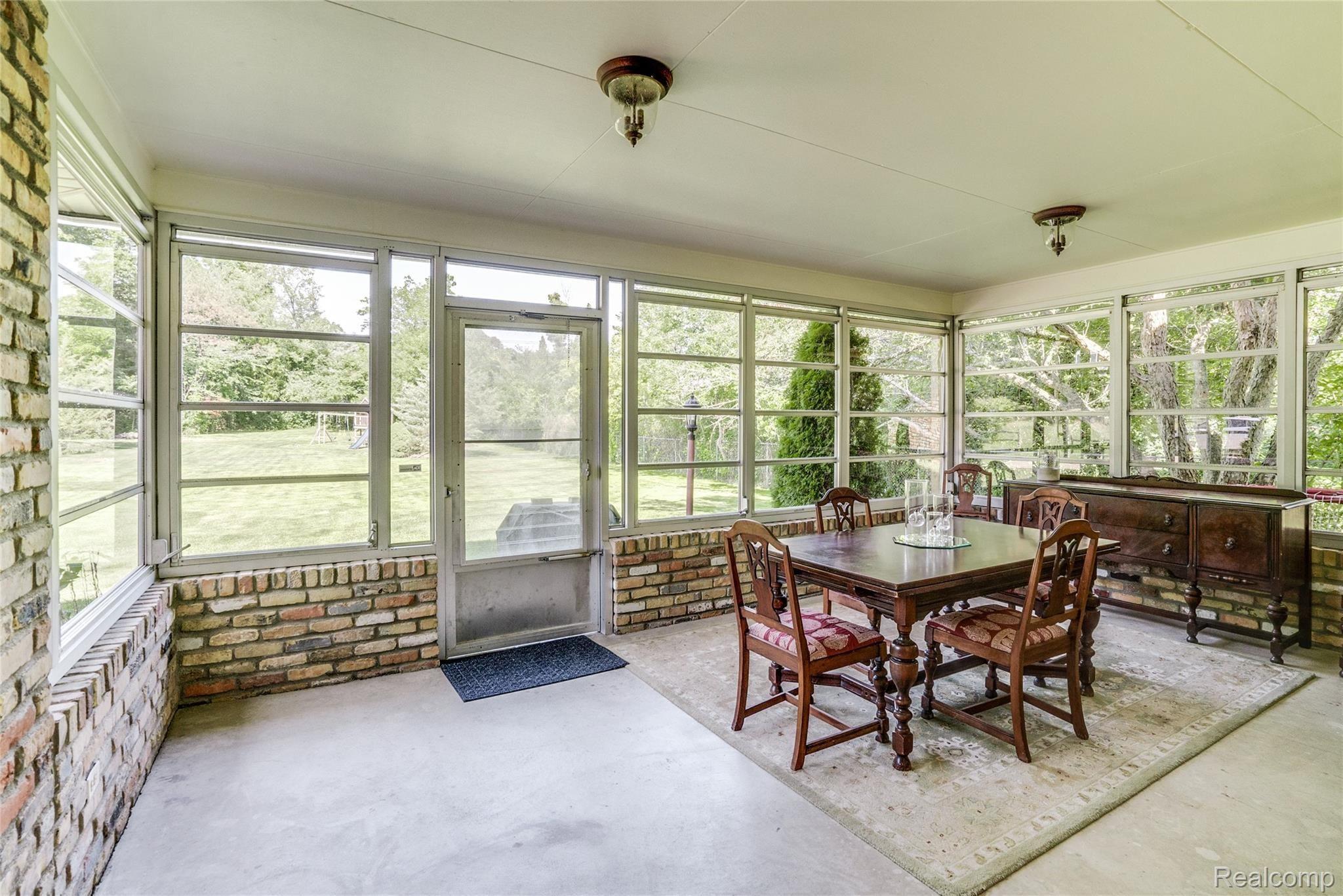 6401 Kings Pointe Road Grand Blanc, MI 48439 - Photo 10 of 27 Interiors (16 of 41).jpg