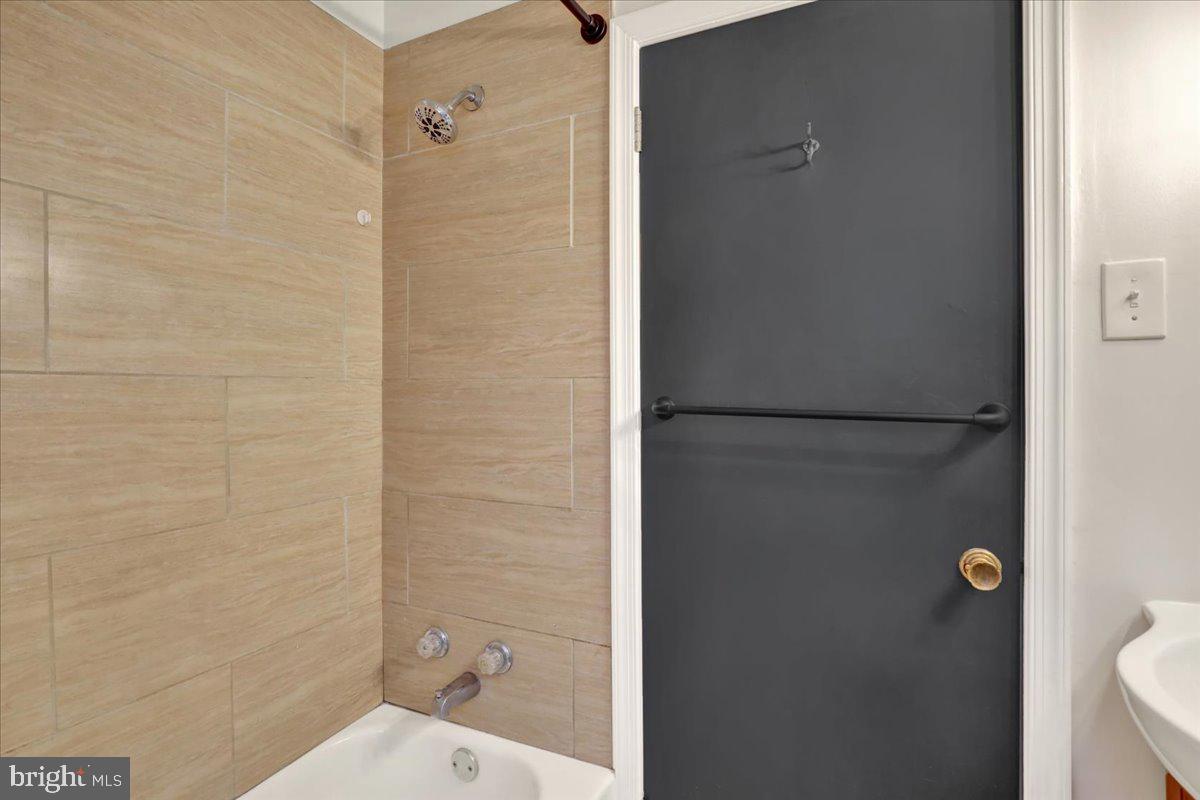 623 Bay Street Lancaster, PA 17603 - Photo 11 of 23 a bathroom with a granite countertop shower toilet and sink
