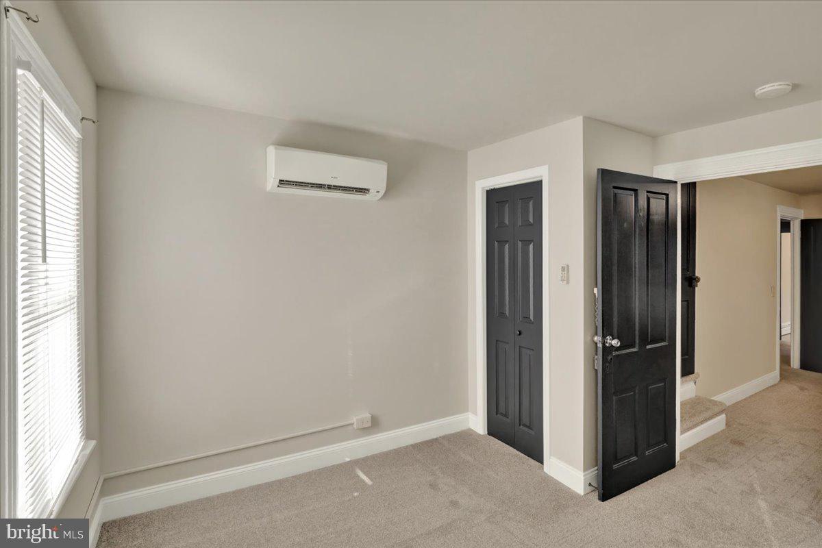 623 Bay Street Lancaster, PA 17603 - Photo 18 of 23 an empty room with windows