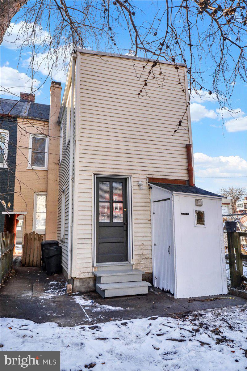 623 Bay Street Lancaster, PA 17603 - Photo 22 of 23 a front view of a house