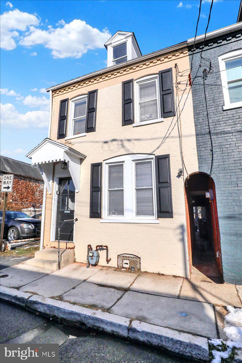 623 Bay Street Lancaster, PA 17603 - Photo 3 of 23 a front view of a house with yard