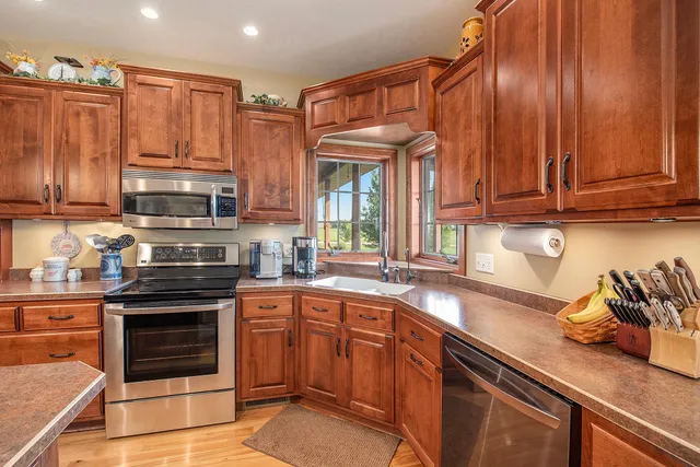 $850,000 | 1602 Buffalo Ridge Drive, Luverne, MN 56156