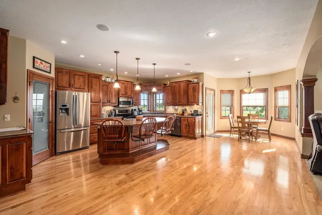 $850,000 | 1602 Buffalo Ridge Drive, Luverne, MN 56156