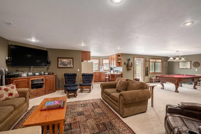 $850,000 | 1602 Buffalo Ridge Drive, Luverne, MN 56156