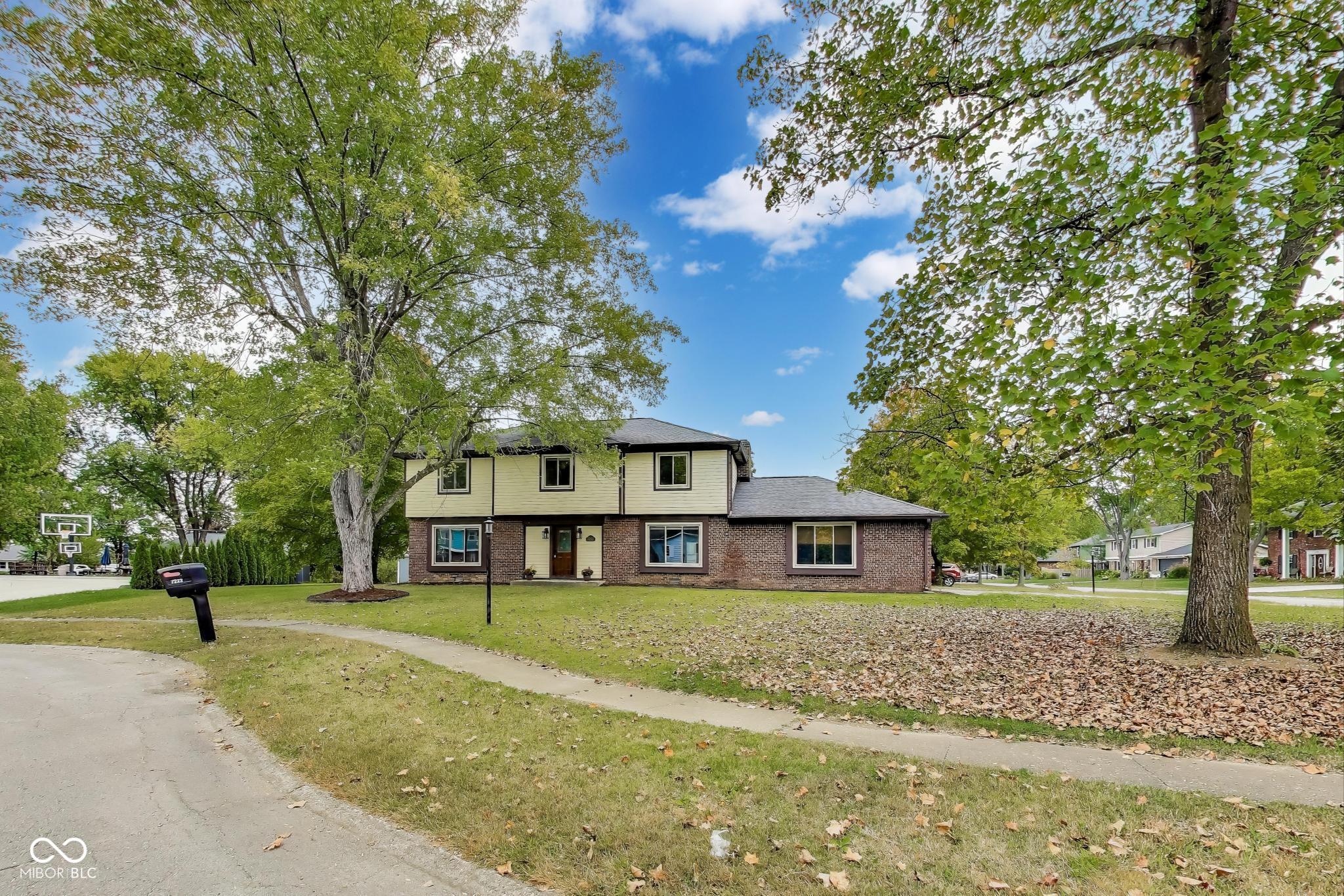 7222 Brompton Court Indianapolis, IN 46250 - Photo 2 of 38