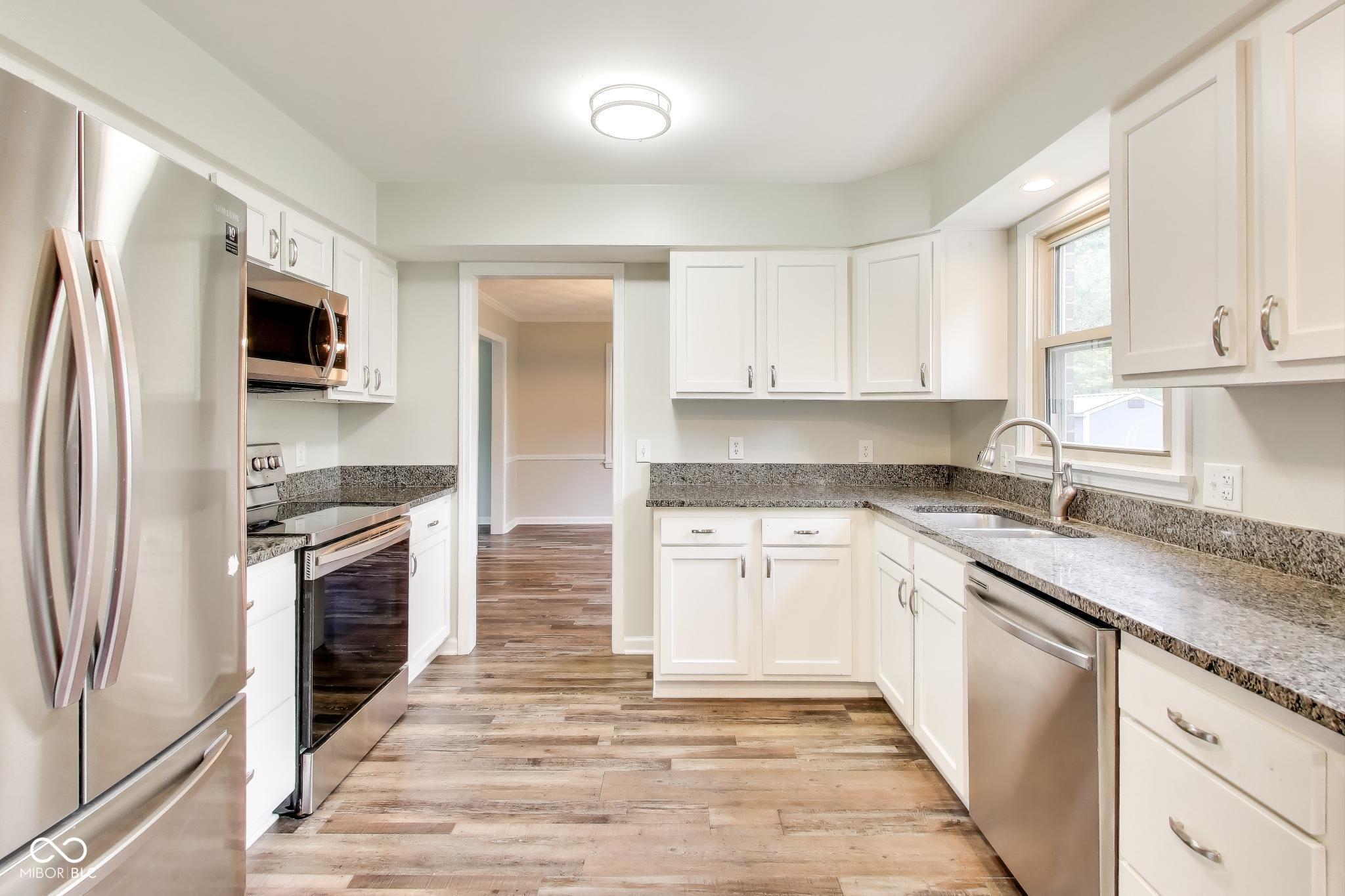 7222 Brompton Court Indianapolis, IN 46250 - Photo 4 of 38