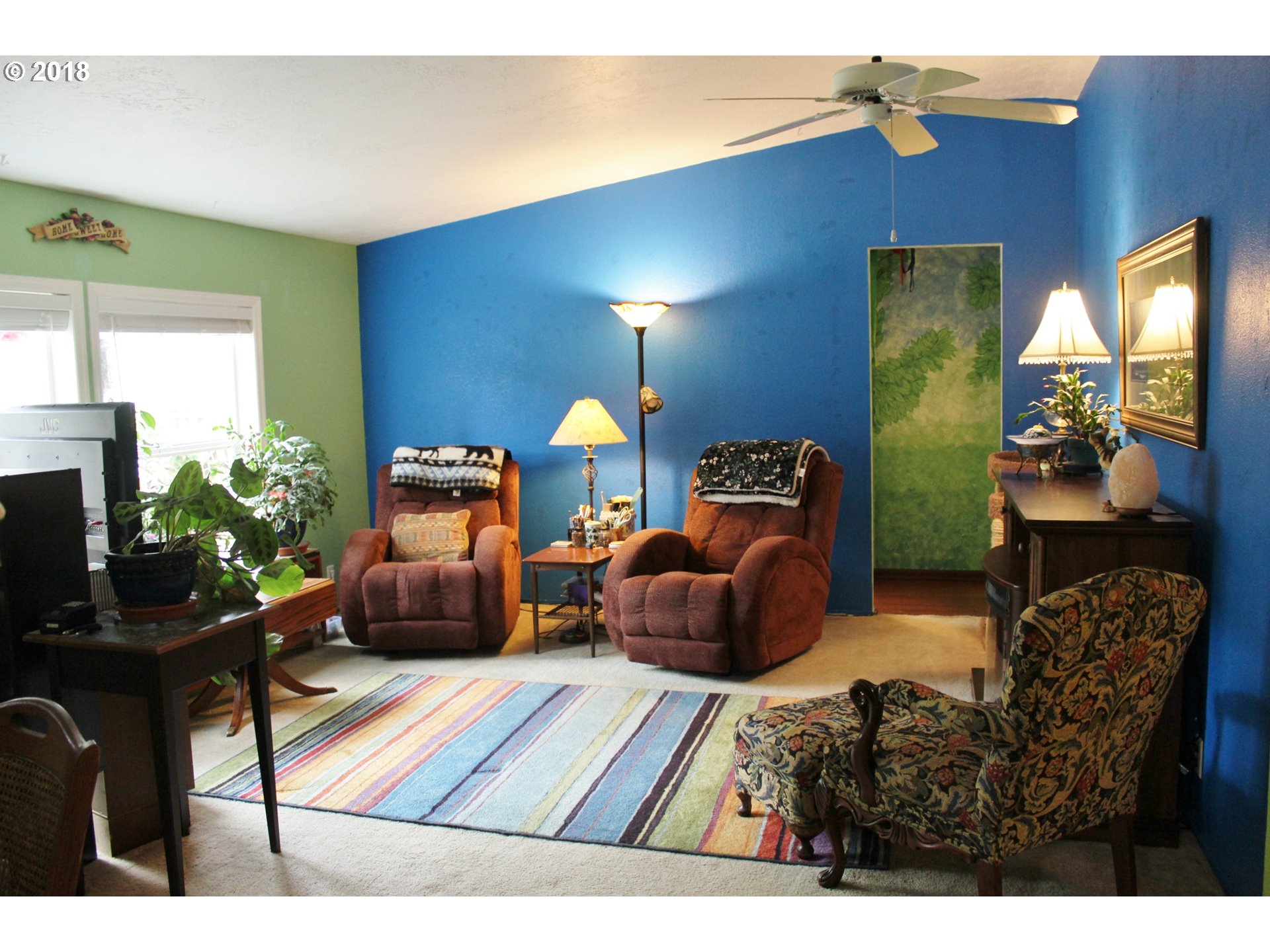 4517 Southwest Taylors Ferry Road Portland, OR 97219 - Photo 5 of 26 Living Room