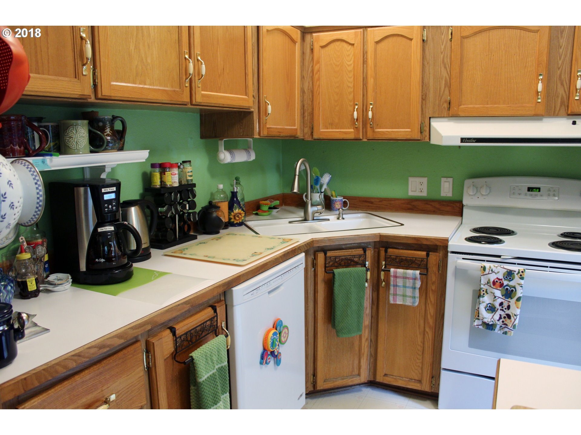 4517 Southwest Taylors Ferry Road Portland, OR 97219 - Photo 8 of 26 Kitchen