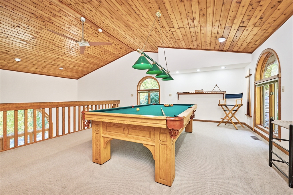 72 Crooked Ledge Road Southampton, MA 01073 - Photo 17 of 42 a room with furniture