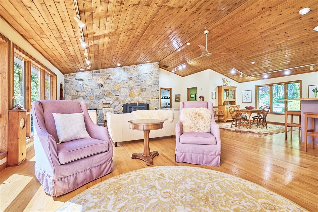 72 Crooked Ledge Road Southampton, MA 01073 - Photo 5 of 42 a living room with furniture