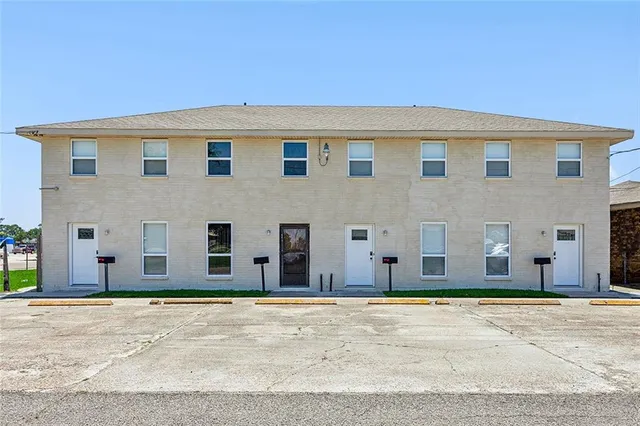 $1,400 | 900 Ave H, Unit D, Westwego, LA 70094