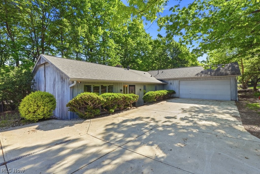 17482 Falling Water Road Strongsville, OH 44136 - Photo 2 of 33 Front view