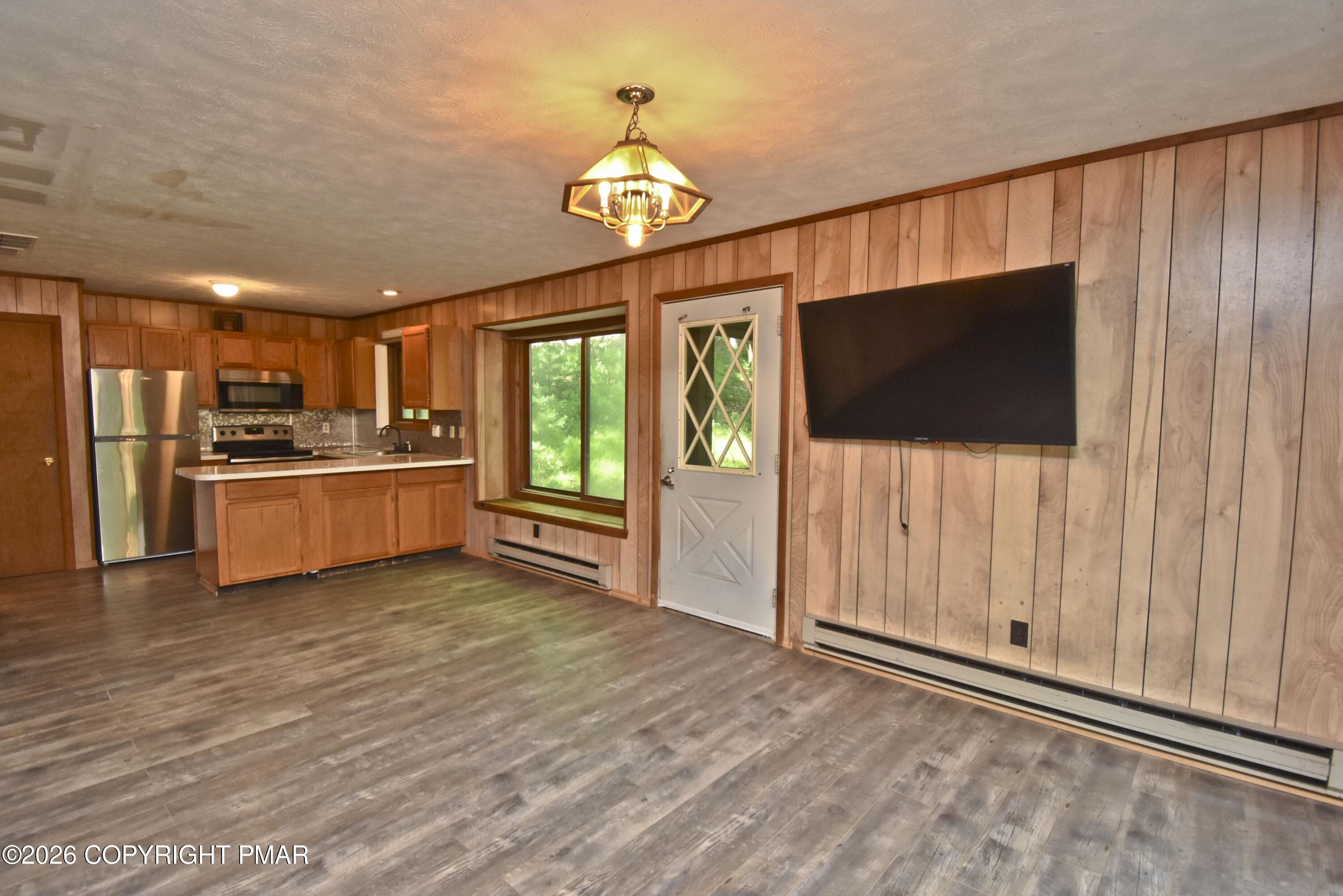 148 Manchester Drive Bushkill, PA 18324 - Photo 8 of 35 3 Kitchen (1)