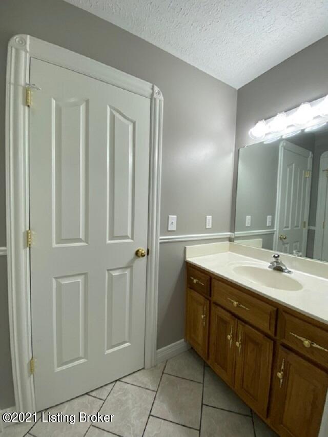 200 Ed Pile Road Bardstown, KY 40004 - Photo 24 of 31 Tiled Hall Bath