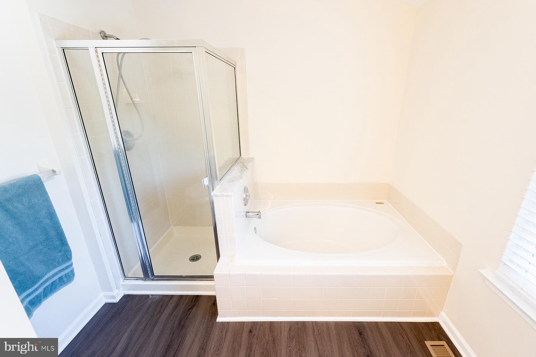 7 Mohr Road Burlington, NJ 08016 - Photo 14 of 22 Primary Bathroom with soaking tub