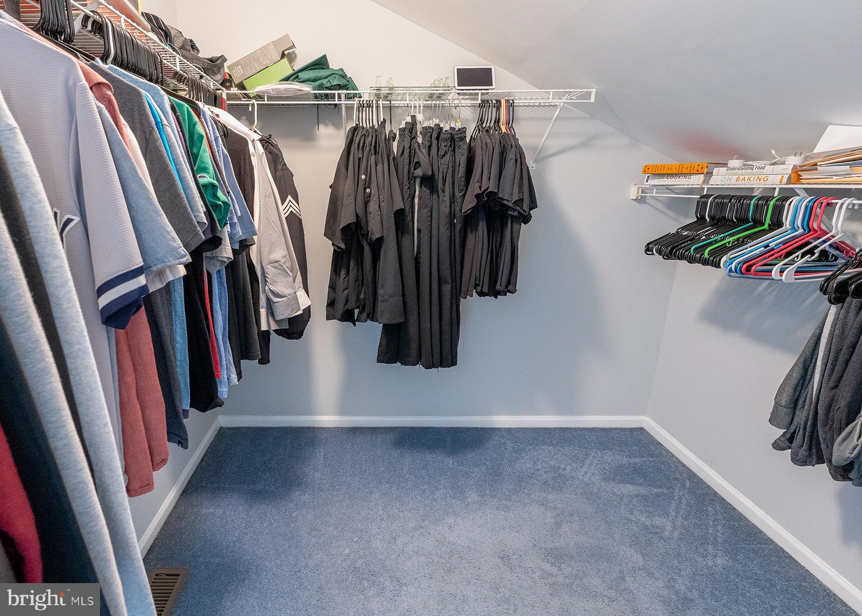 7 Mohr Road Burlington, NJ 08016 - Photo 18 of 22 2nd bedroom with walk-in closet