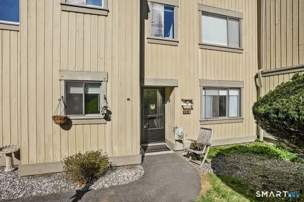 $253,900 | 29 Heritage Village, Unit B, Southbury, CT 06488