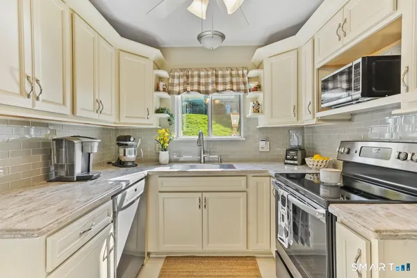 $253,900 | 29 Heritage Village, Unit B, Southbury, CT 06488