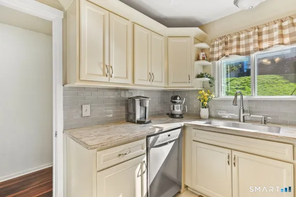$253,900 | 29 Heritage Village, Unit B, Southbury, CT 06488