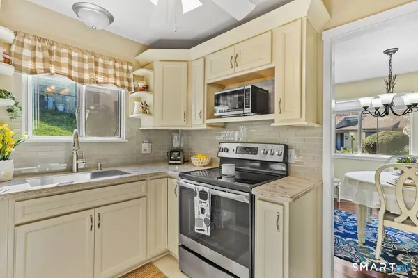 $253,900 | 29 Heritage Village, Unit B, Southbury, CT 06488