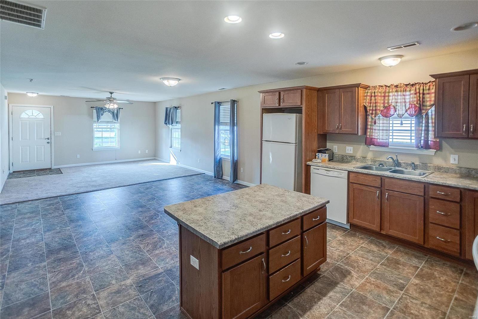 617 Mor Street Gillespie, IL 62033 - Photo 13 of 18