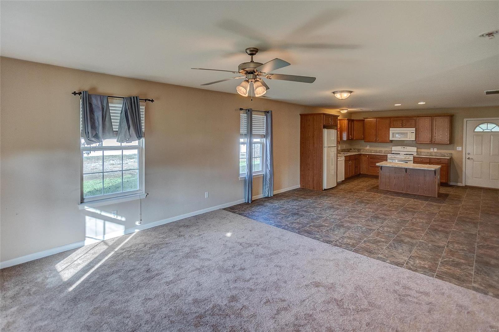 617 Mor Street Gillespie, IL 62033 - Photo 8 of 18