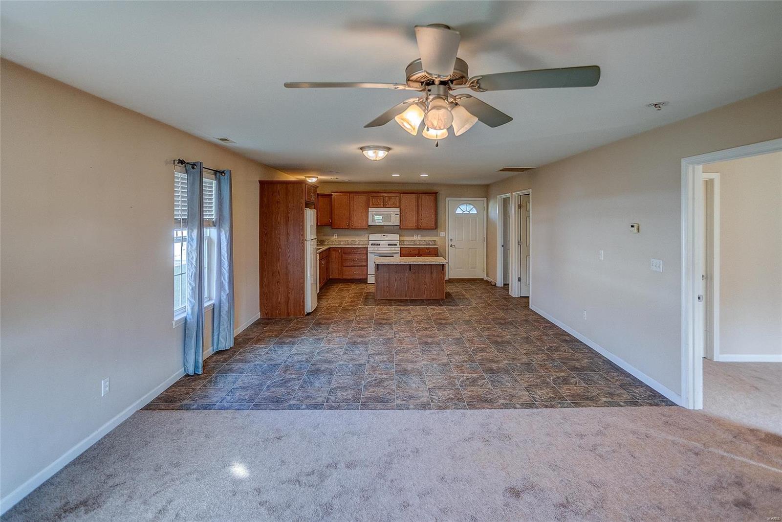 617 Mor Street Gillespie, IL 62033 - Photo 9 of 18