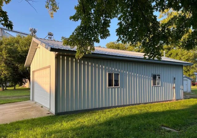 $185,000 | 301 Superior Street, Milroy, MN 56263