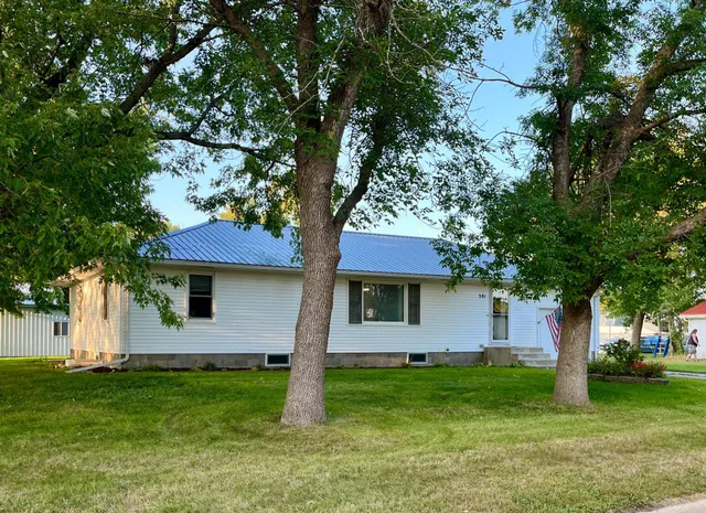 $185,000 | 301 Superior Street, Milroy, MN 56263