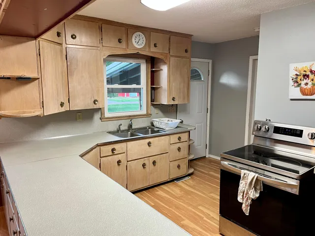 $185,000 | 301 Superior Street, Milroy, MN 56263