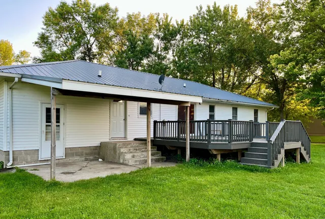 $185,000 | 301 Superior Street, Milroy, MN 56263