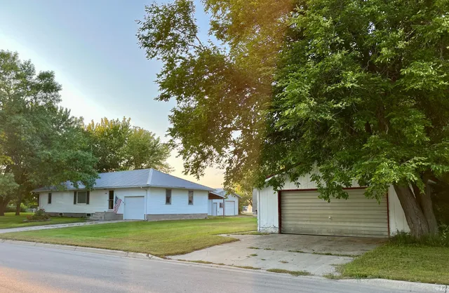 $185,000 | 301 Superior Street, Milroy, MN 56263