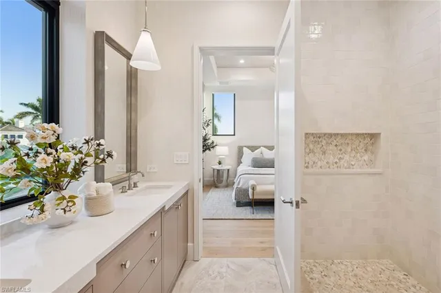 a en suite bathroom with a double vanity sink and mirror