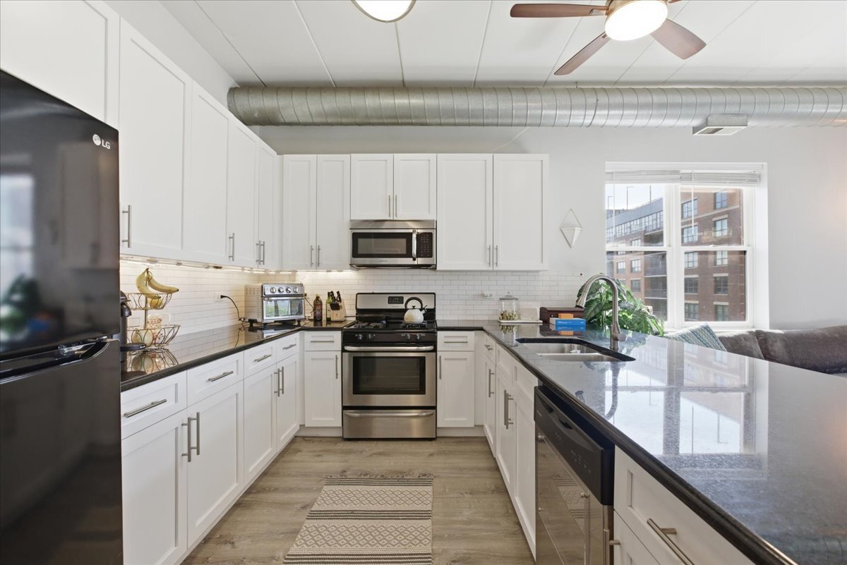 1155 West Madison Street, Unit 501 Chicago, IL 60607 - Photo 3 of 17