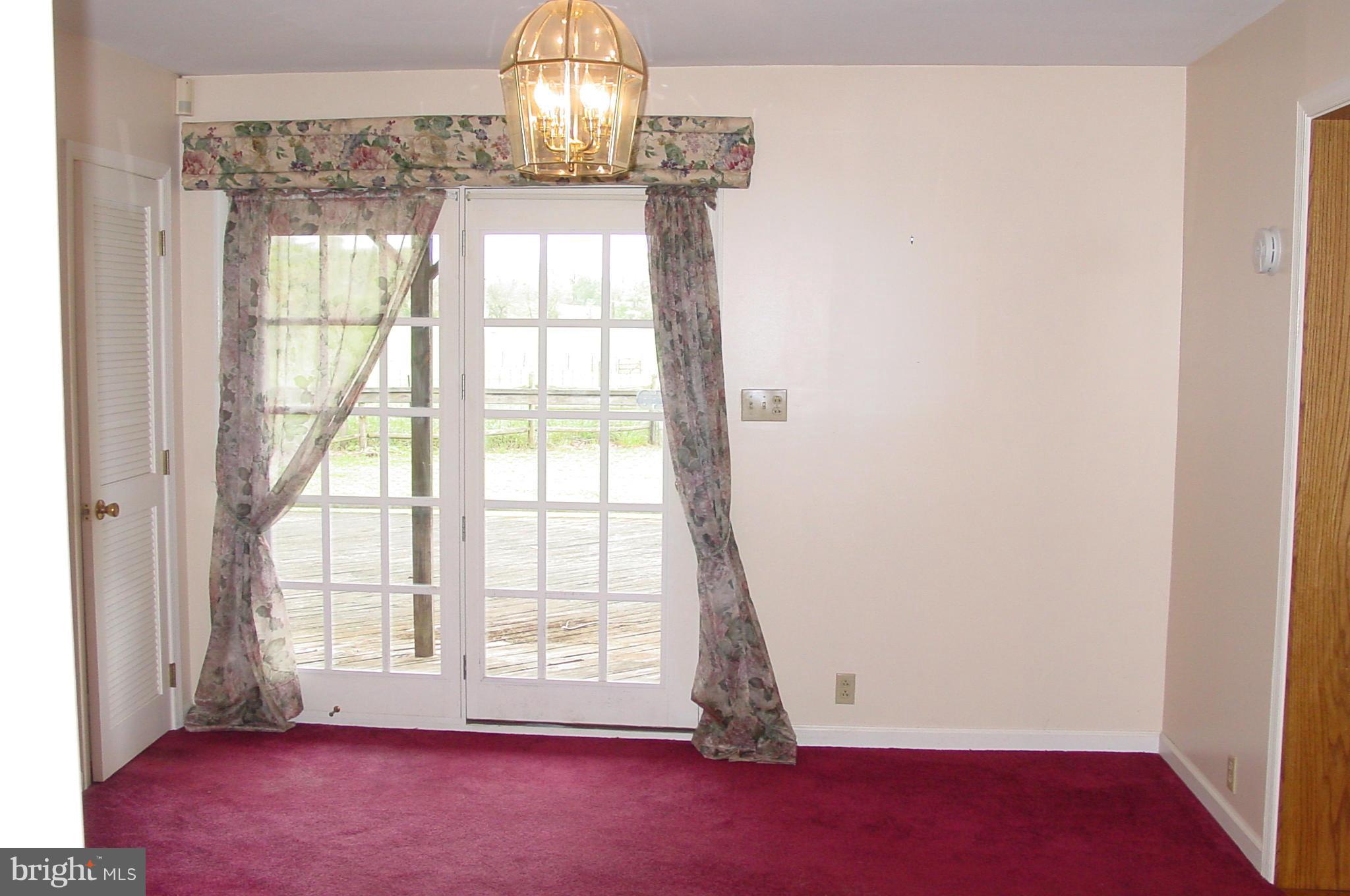 21000 Whites Ferry Road Poolesville, MD 20837 - Photo 11 of 17 Dining Room