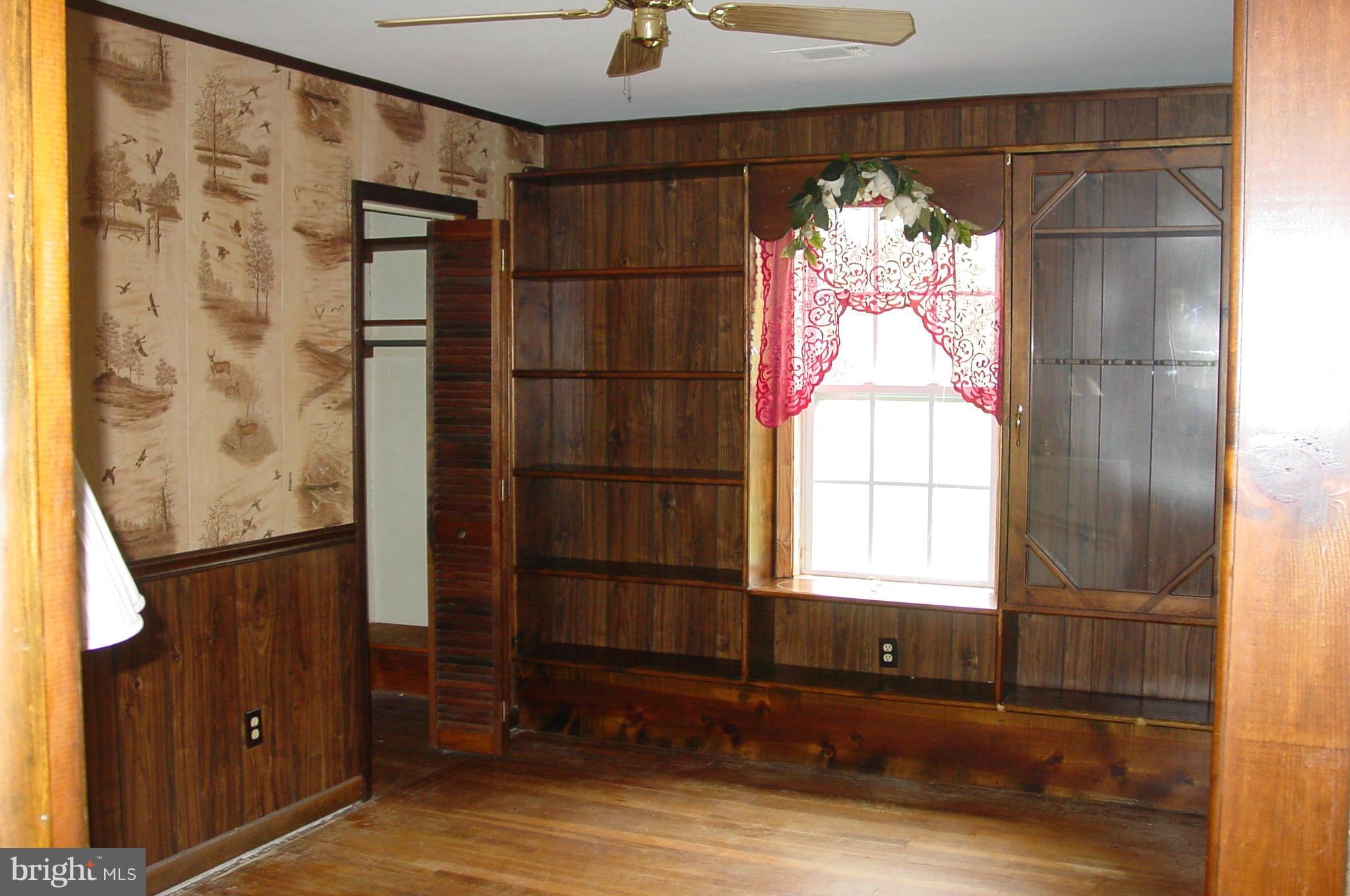 21000 Whites Ferry Road Poolesville, MD 20837 - Photo 12 of 17 Bedroom