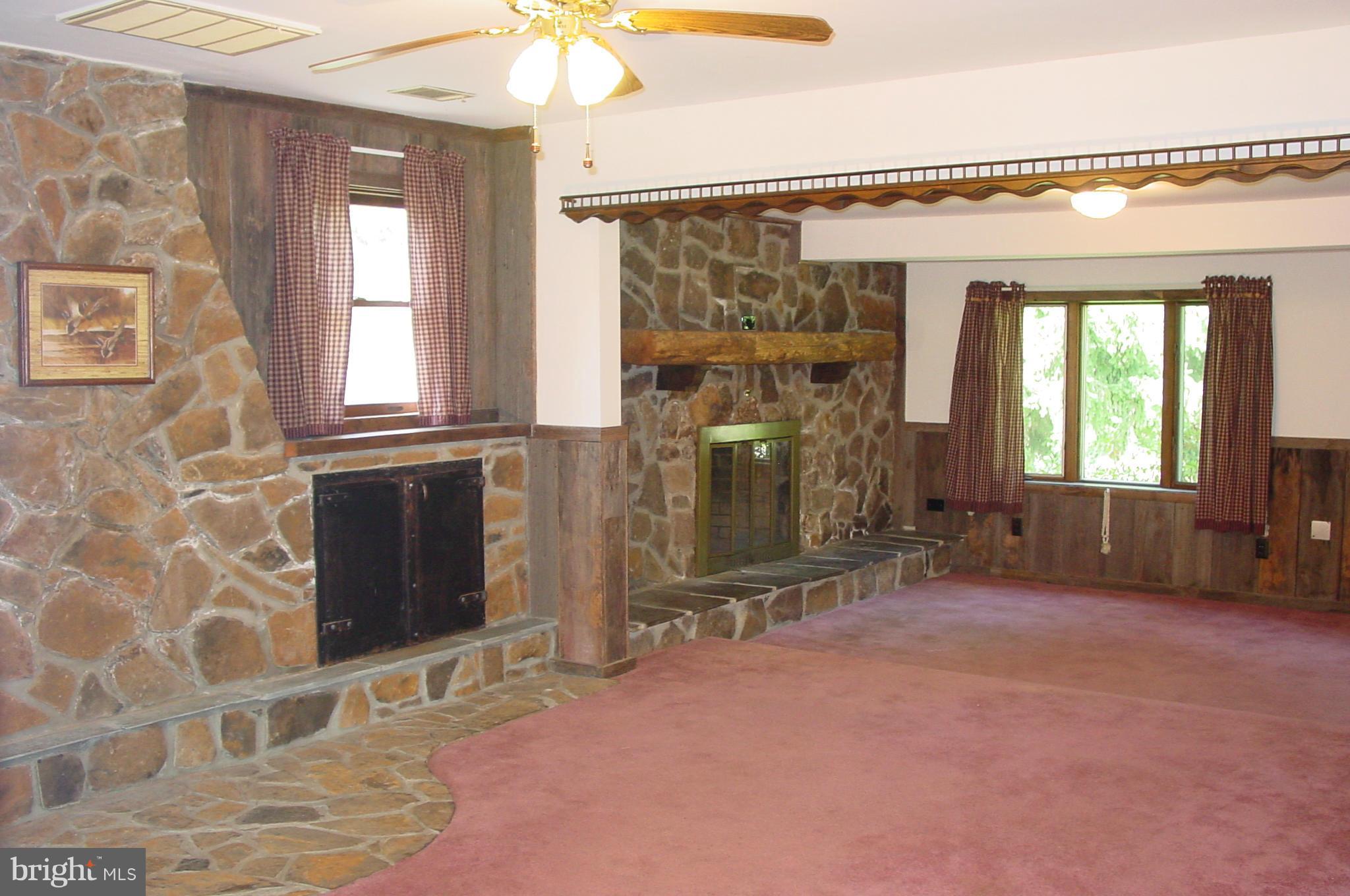 21000 Whites Ferry Road Poolesville, MD 20837 - Photo 16 of 17 Living Room