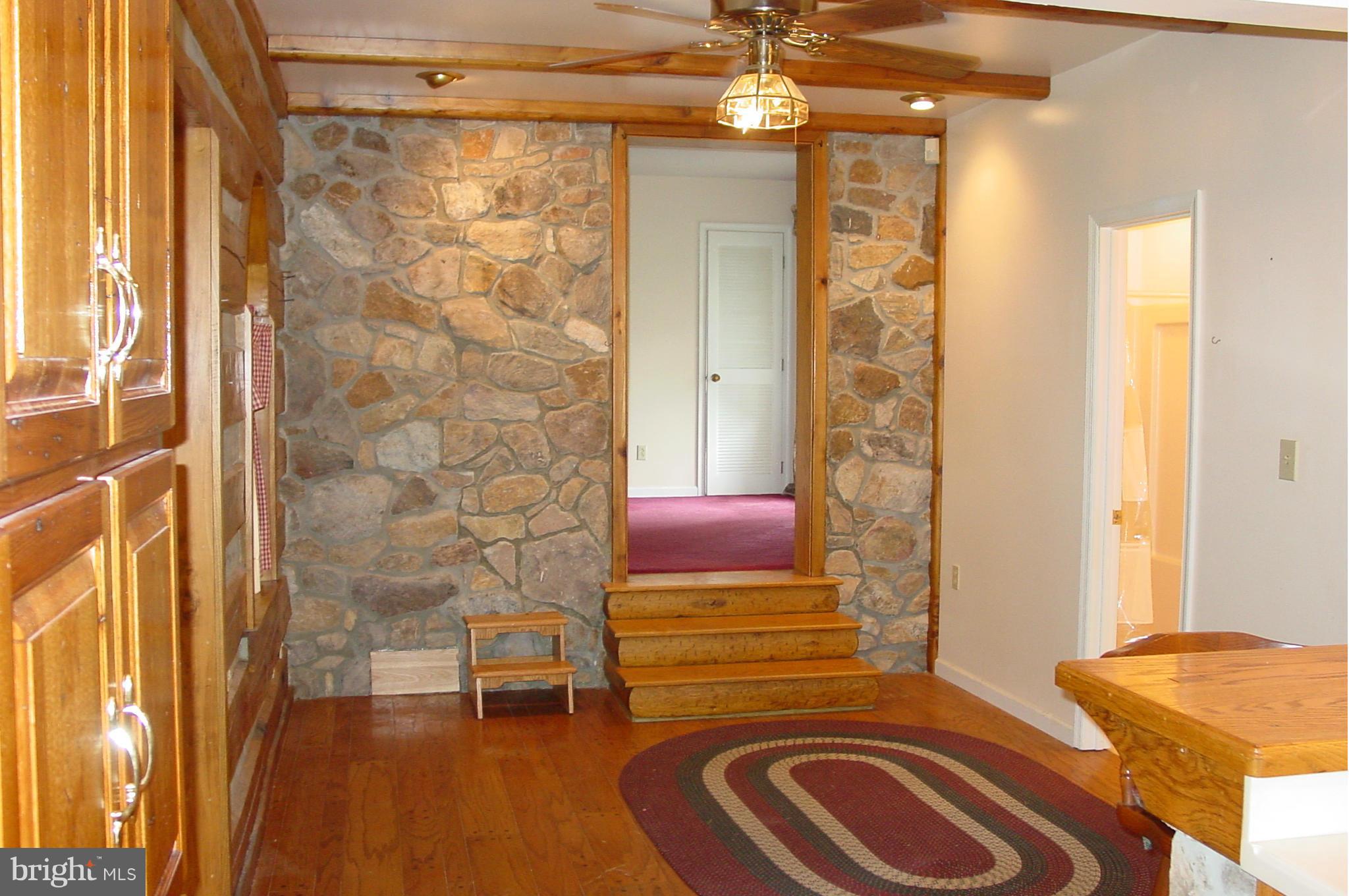 21000 Whites Ferry Road Poolesville, MD 20837 - Photo 10 of 17 Interior (General)