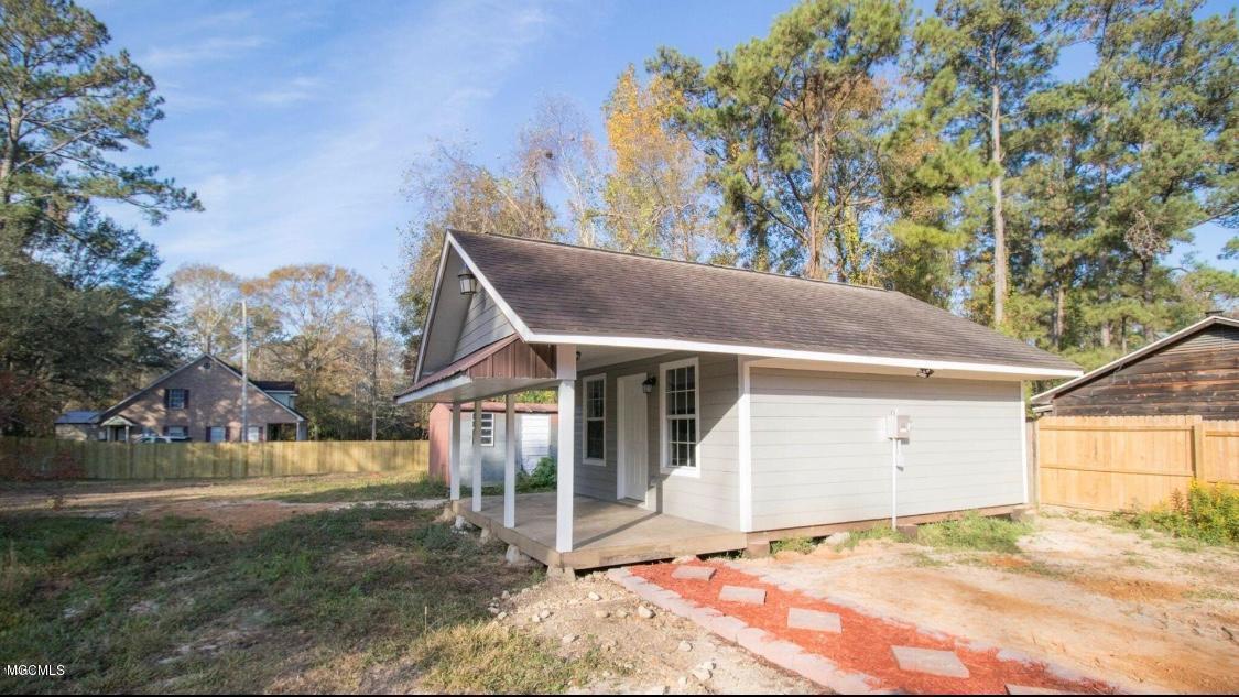 17225 C E Nall Road Moss Point, MS 39562 - Photo 3 of 19 Guest House