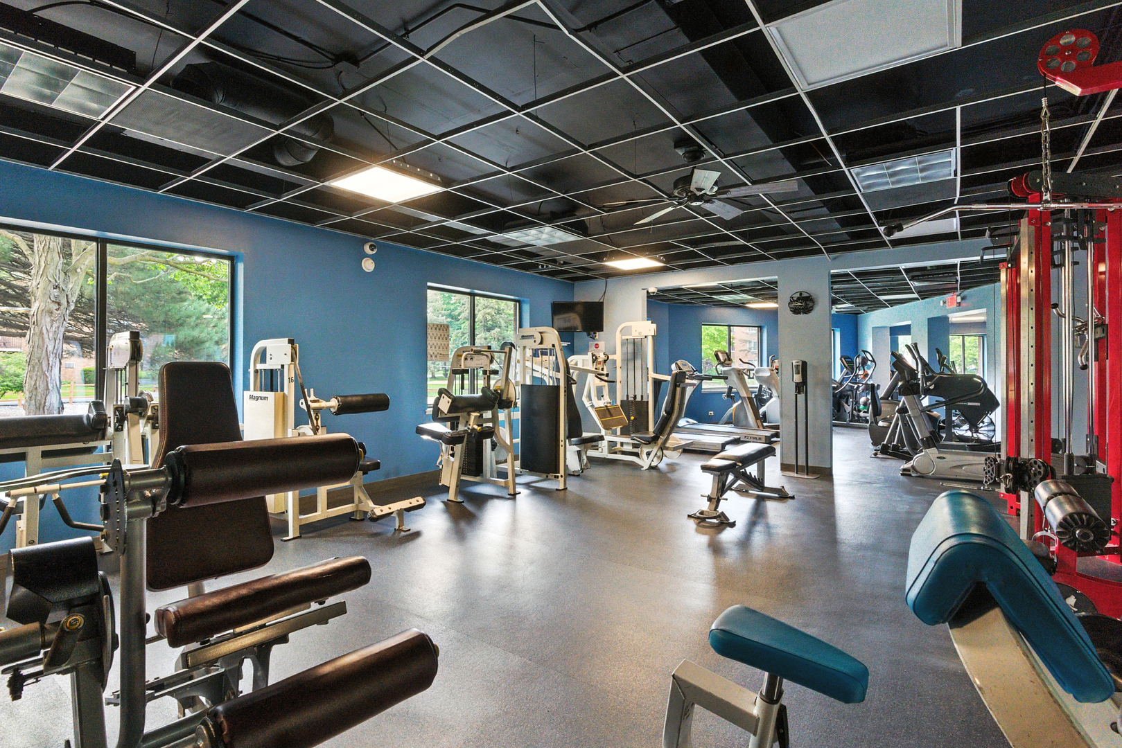 1207 South Old Wilke Road, Unit 303 Rolling Meadows, IL 60005 - Photo 26 of 34 a view of a room with gym equipment