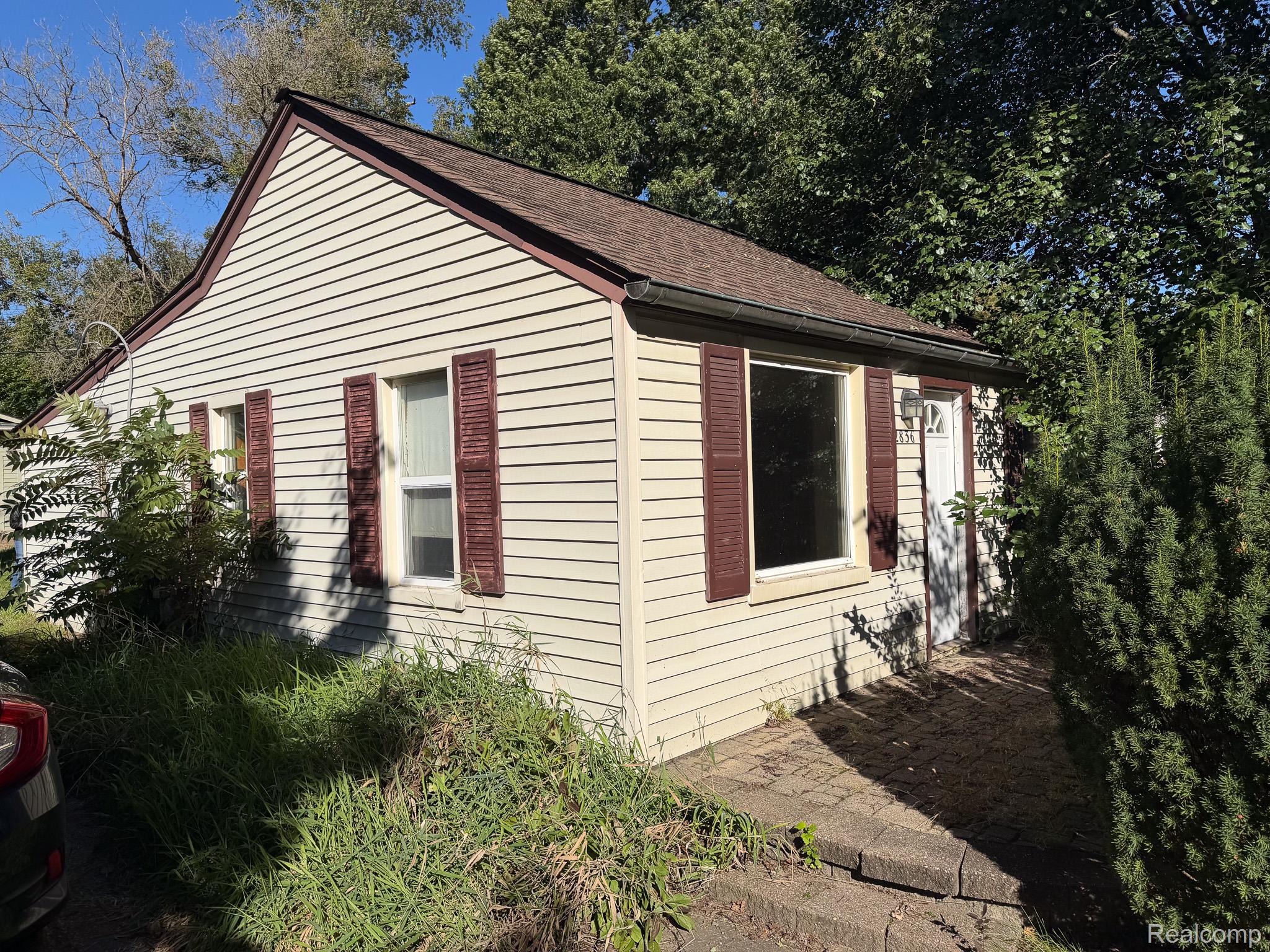 2836 York Road Rochester, MI 48309 - Photo 1 of 12 IMG_1054.jpg