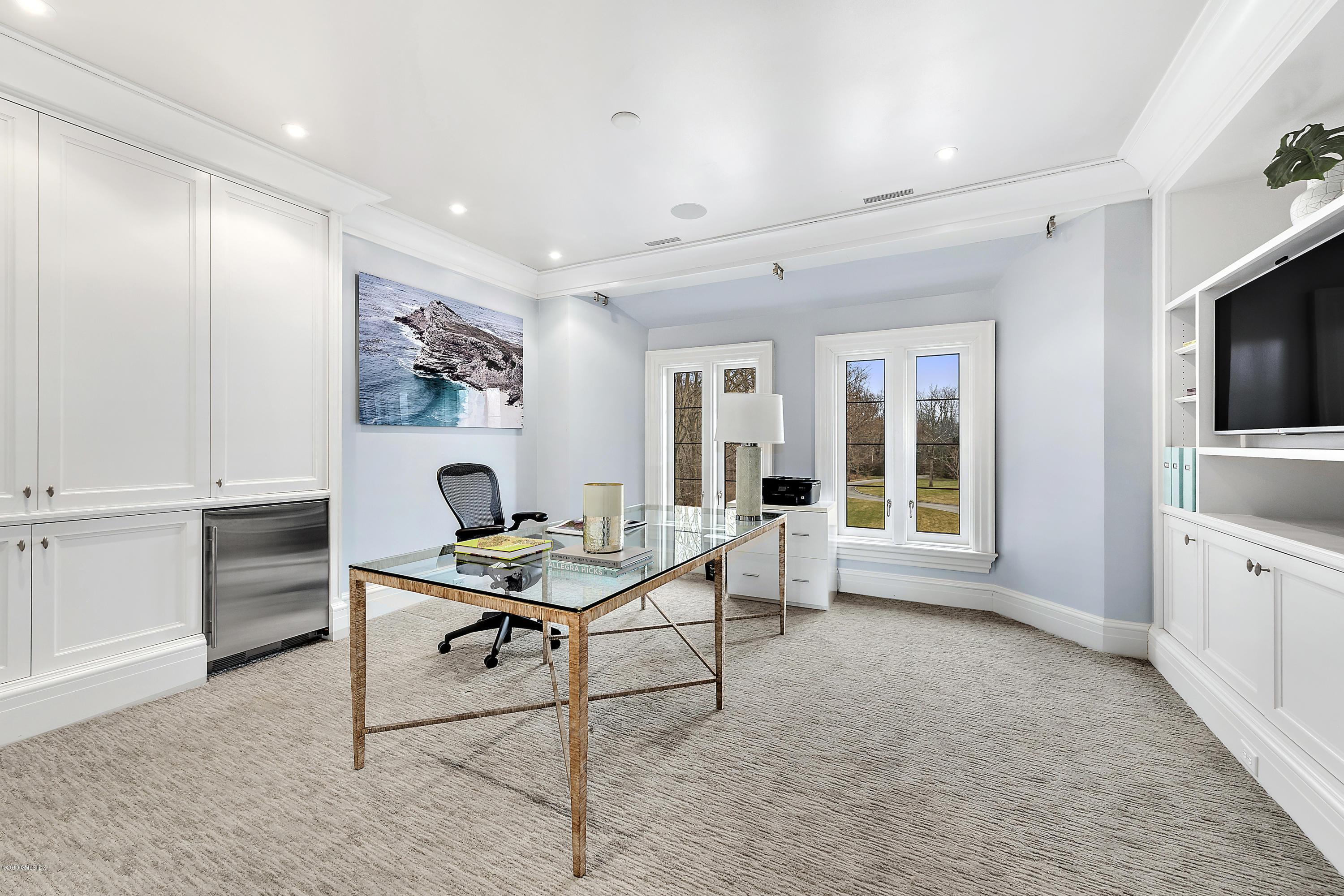 19 Lower Cross Road Greenwich, CT 06831 - Photo 24 of 36 a workspace with furniture and window