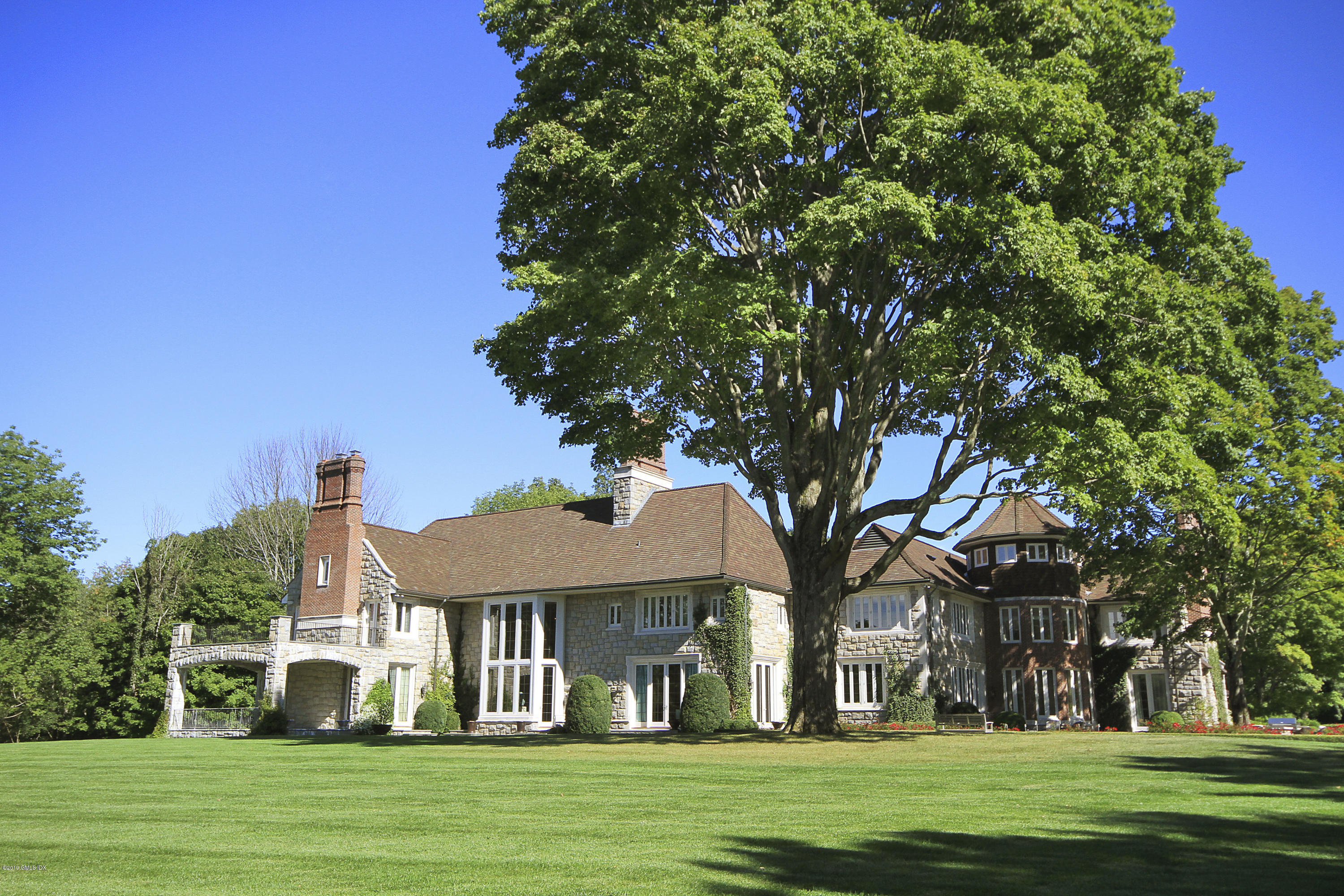19 Lower Cross Road Greenwich, CT 06831 - Photo 35 of 36 a front view of a house with a garden