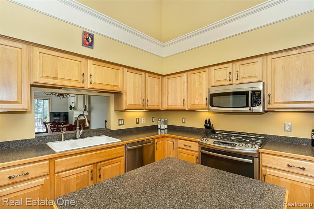 1892 Dunham Drive Rochester, MI 48306 - Photo 16 of 25
