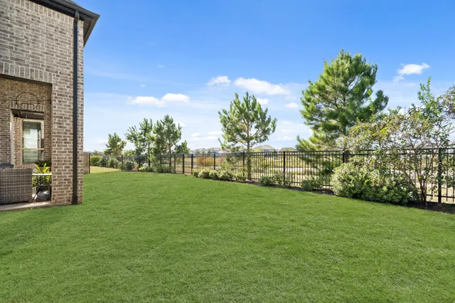 a view of a house with backyard and porch