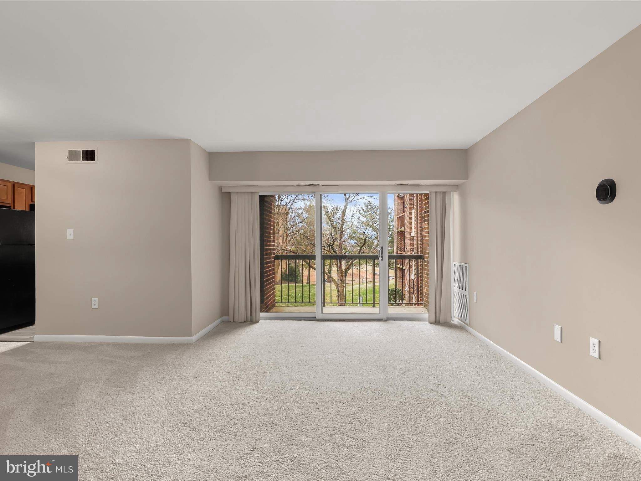 15603 Dorset Road, Unit 103 Laurel, MD 20707 - Photo 10 of 41 Living Room