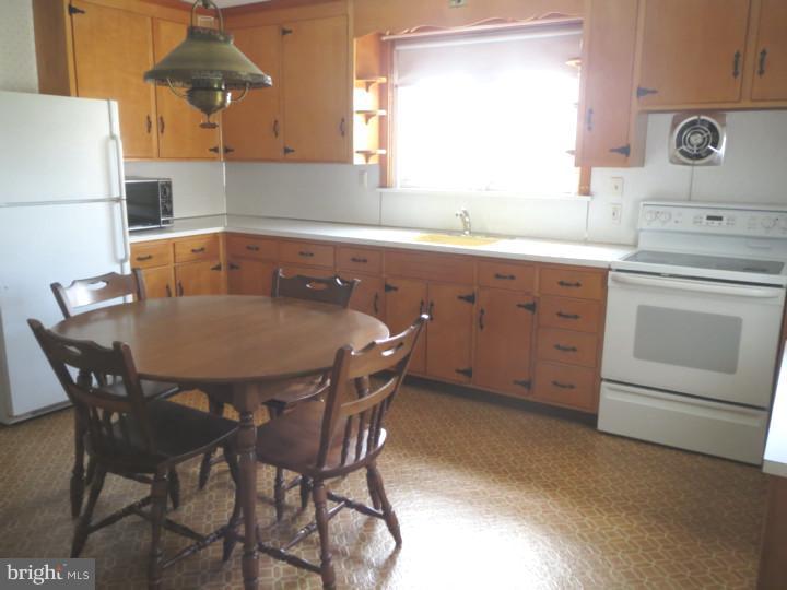 2600 Kutztown Road Pennsburg, PA 18073 - Photo 7 of 16 Gallery Image 7