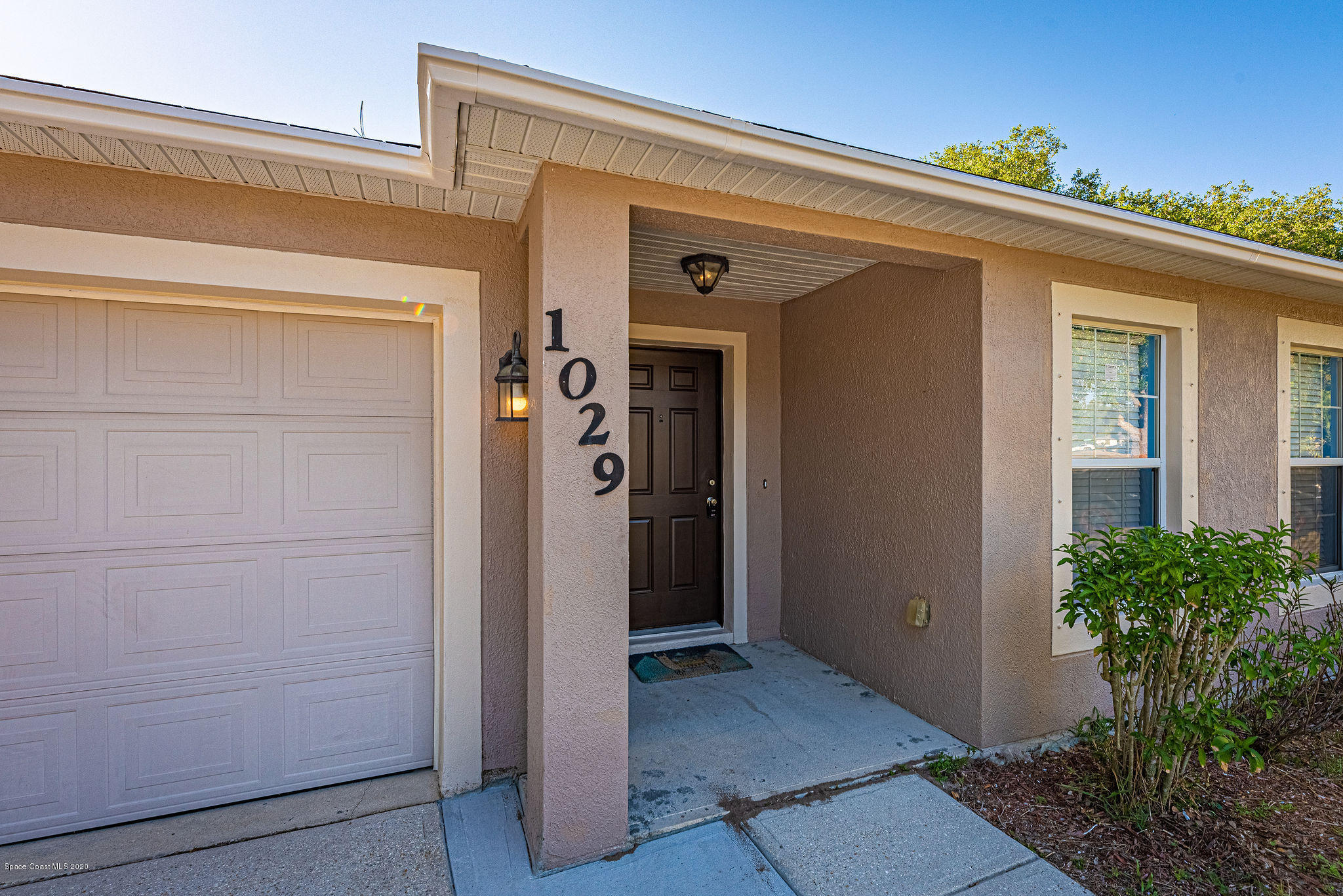 1029 San Rafael Road Southwest Palm Bay, FL 32908 - Photo 3 of 24 JC7_8472-HDR